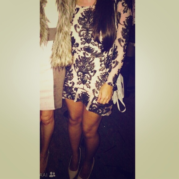 For love and lemons, black lace mini dress - Picture 1 of 4